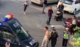 交警爆料被打视频曝光,现场冲突引发社会关注